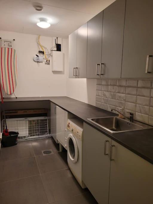 Villa Beautiful Terraced House With Private Parking Sandviken Esterno foto