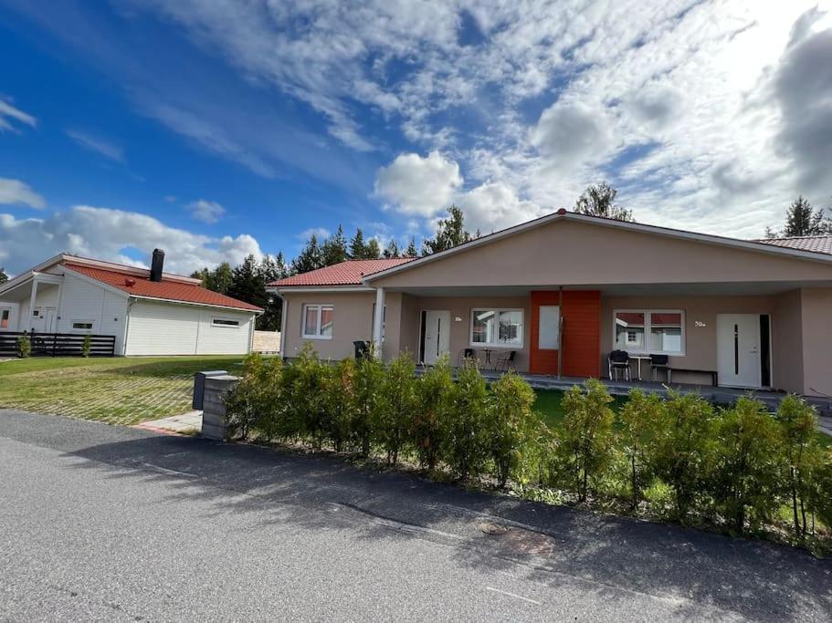 Villa Beautiful Terraced House With Private Parking Sandviken Esterno foto
