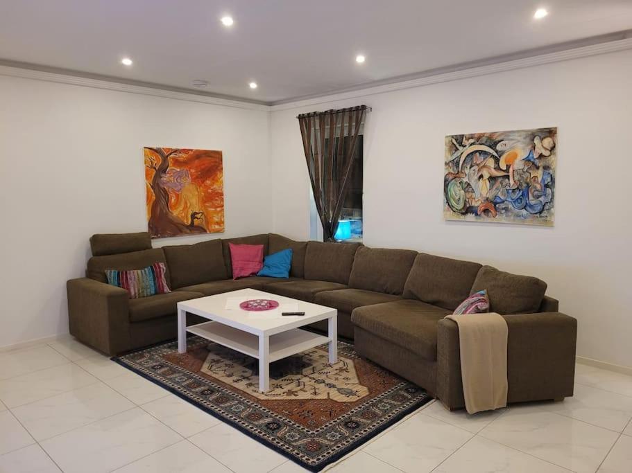 Villa Beautiful Terraced House With Private Parking Sandviken Esterno foto