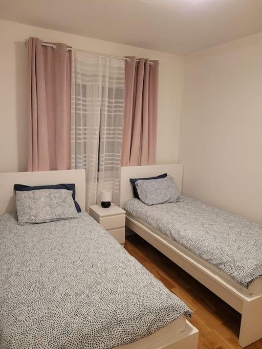 Villa Beautiful Terraced House With Private Parking Sandviken Esterno foto